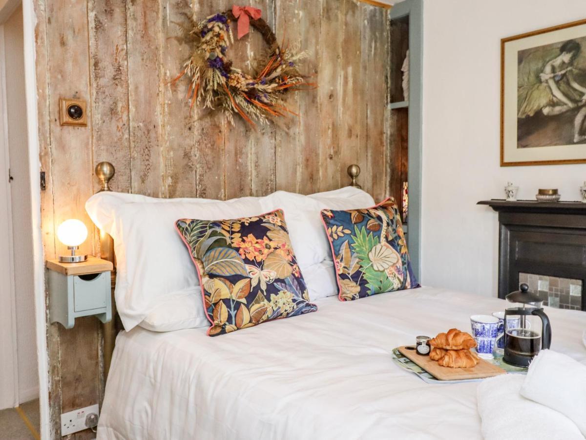 Michaelmass Cottage Уитби Экстерьер фото