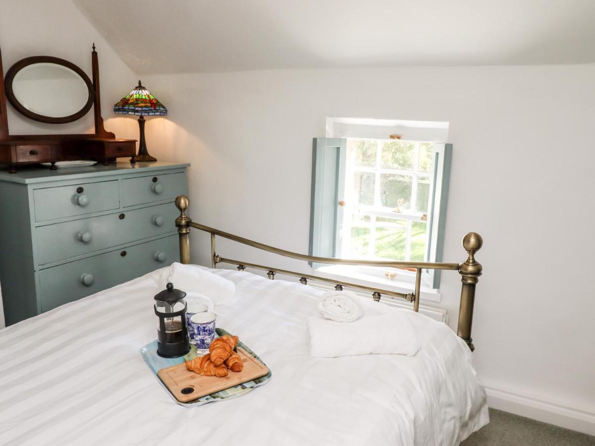 Michaelmass Cottage Уитби Экстерьер фото